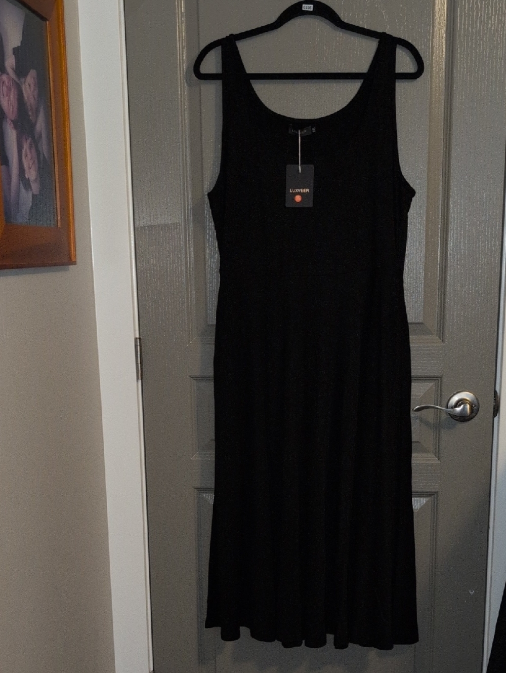 Luxveer Black Sleeveless Maxi Dress